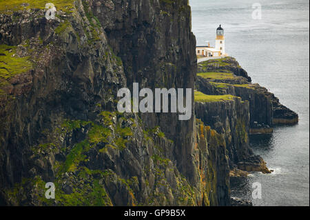 Paysage du littoral dans l'île de Skye avec phare. L'Écosse. UK. L'horizontale Banque D'Images