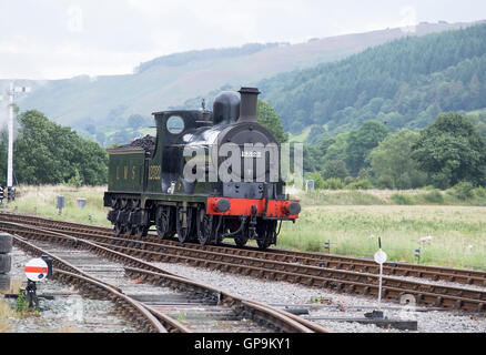 Train à vapeur sur le chemin de fer, au cours de Llagollen week-end de gala. Banque D'Images