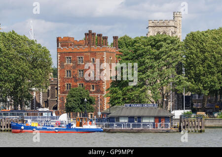 Morton's Tower et musée de jardin à la rive sud de la Tamise à Lambeth, Londres Angleterre Royaume-Uni UK Banque D'Images