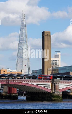 Le gratte-ciel Shard et Tate Modern vu derrière Blackfriars Bridge, Londres Angleterre Royaume-Uni UK Banque D'Images