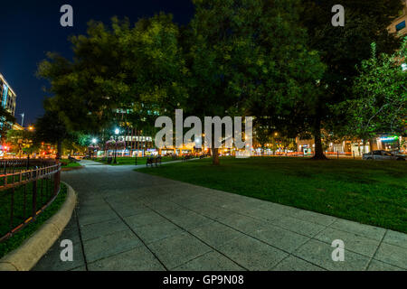 Une longue exposition de Farragut Square, au centre-ville de Washington, District de Columbia Banque D'Images