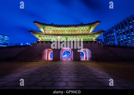 Porte Gwanghwamun de Gyeongbokgung palace à Séoul, Corée du Sud. Banque D'Images