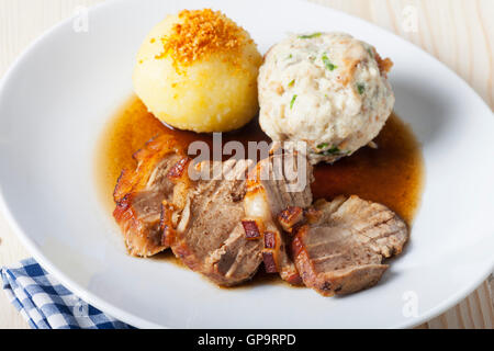 Avec des boulettes de porc grillées bavarois Banque D'Images