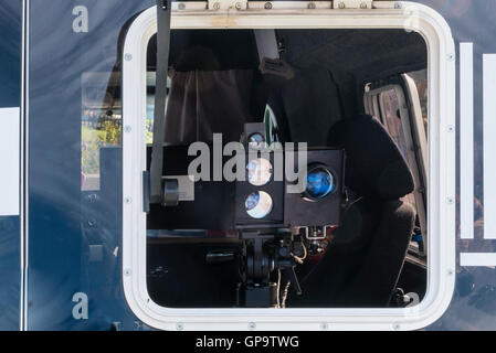 Détecteur de radars van avec l'appareil photo à la fenêtre arrière. Banque D'Images