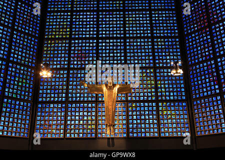 BERLIN - 16 NOVEMBRE : l'autel dans l'Église du Souvenir, le 16 novembre ,2013,Berlin, Allemagne. Banque D'Images