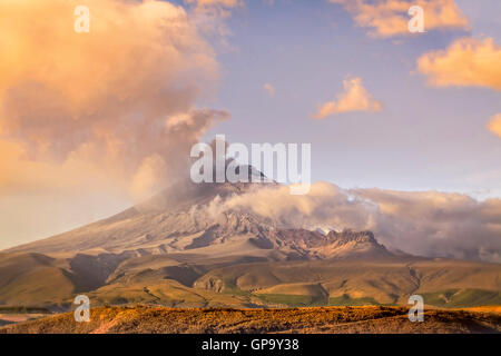 Éruption du volcan Cotopaxi en Equateur, Amérique du Sud Banque D'Images