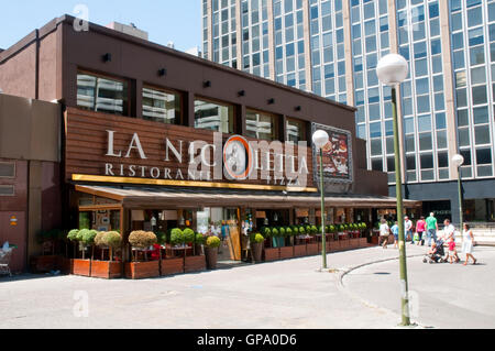 Façade du restaurant Pizza. D'AZCA, Madrid, Espagne. Banque D'Images