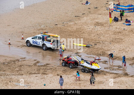 Baie de Watergate ; Plage ; RNLI ; véhicule ; camion ; Quad ; Sécurité Banque D'Images