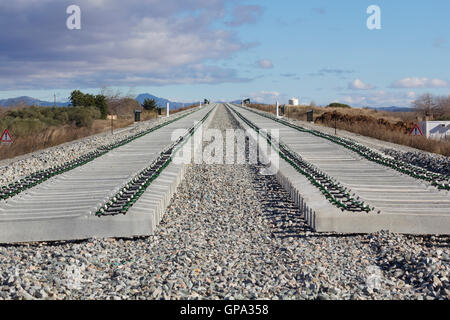 Sur les chemins de gravier, de construction et de traverses de chemin de fer Banque D'Images