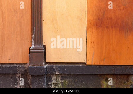 Administration de Windows avec des plaques en bois de placage décoratif à aspect de fond naturel Banque D'Images