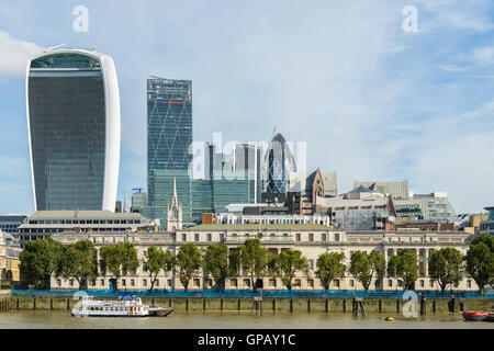 Londres, Royaume-Uni - 31 août 2016 : Ville de Londres vue de la Tamise. International business et du quartier des banques. Walkie Talk Banque D'Images