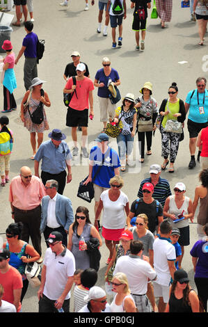 La foule entrant dans le tournoi de tennis 2016 Roger Cup à Toronto. Banque D'Images