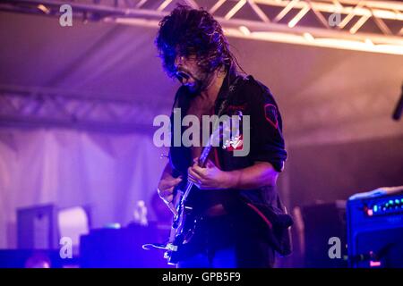 Milan, Italie. 09Th Sep 2016. Le groupe de rock italien Ministri représenté sur scène comme ils en concert pendant le Festival à Unaltro Circolo Magnolia dans dentelés. © Roberto Finizio/Pacific Press/Alamy Live News Banque D'Images