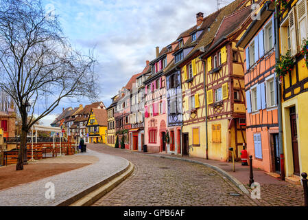 Façades colorées à colombages dans le quartier médiéval de la Petite Venise, Colmar, Alsace, France Banque D'Images