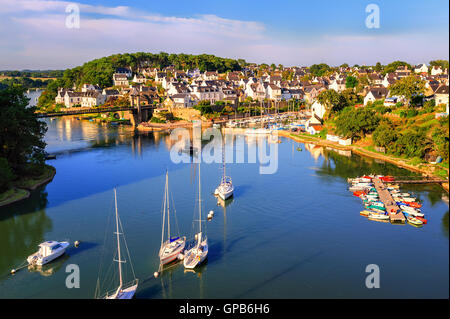 Petite ville sur la côte atlantique de Morbihan, Bretagne, France Banque D'Images