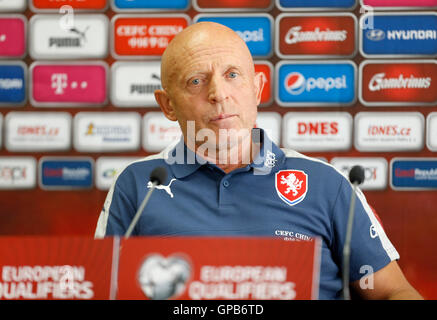 Gestionnaire de la République tchèque Karel Jarolim lors d'une conférence de presse à la Generali Arena, à Prague. Banque D'Images