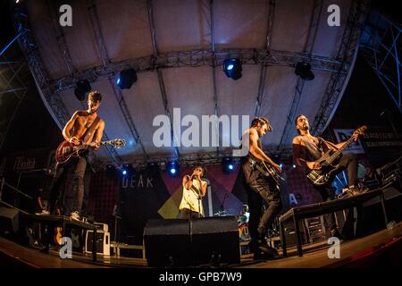 Milan, Italie. 09Th Sep 2016. L'Italien pop rock band Dear Jack photographié sur scène comme ils font à Festa dell'Unitˆ 2016 à Milan, Italie. © Roberto Finizio/Pacific Press/Alamy Live News Banque D'Images