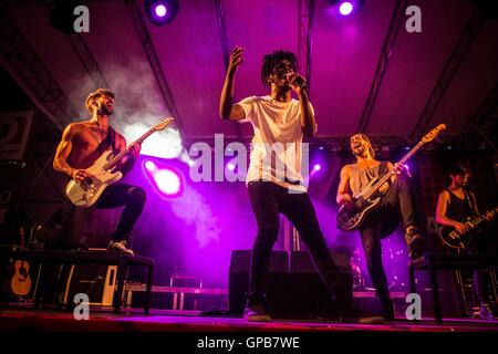 Milan, Italie. 09Th Sep 2016. L'Italien pop rock band Dear Jack photographié sur scène comme ils font à Festa dell'Unitˆ 2016 à Milan, Italie. © Roberto Finizio/Pacific Press/Alamy Live News Banque D'Images