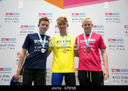 (De gauche à droite) Archie Goodburn, Matthew George et James Watson pour le podium pour les garçons 200m quatre nages individuel au cours de la troisième journée de l'école 2016 Jeux à Pond's forge, Sheffield. ASSOCIATION DE PRESSE Photo. Photo date : Samedi 3 septembre 2016. Crédit photo doit se lire : Steven Paston/PA Wire Banque D'Images