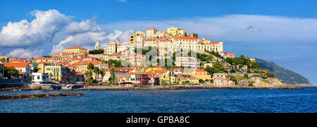 Vue sur Porto Maurizio, de la vieille ville d'Imperia, Italie Banque D'Images