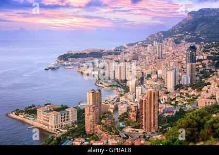 Vue sur Monte Carlo, Principauté de Monaco au lever du soleil Banque D'Images