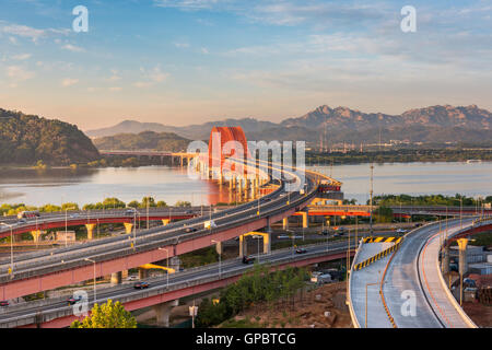 Coucher de soleil à pont Banghwa dans Séoul, Corée. Banque D'Images