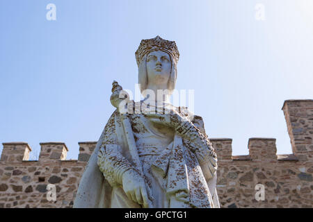 Statue de la reine Isabelle I de Castille, fondateur du monastère San Juan de los Reyes à Tolède. Espagne Banque D'Images