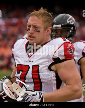 11 octobre 2009 ; San Francisco, CA, États-Unis; la défensive des Falcons d'Atlanta Kroy Biermann (71) au troisième quart-temps contre les 49ers de San Francisco à Candlestick Park. Atlanta a gagné 45-10. Banque D'Images