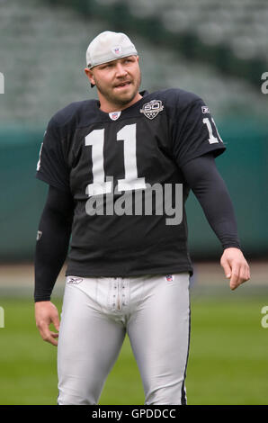 Décembre 13, 2009 ; Oakland, CA, USA ; Oakland Raiders kicker Sebastian Janikowski (11) avant le match contre les Redskins de Washington à Oakland-Alameda County Coliseum. Oakland 34-13 Washington défait. Banque D'Images