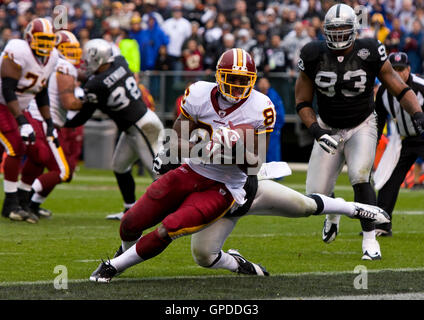 Décembre 13, 2009 ; Oakland, CA, USA ; Redskins de Washington tight end Fred Davis (86) marque un touchdown contre les raiders d'Oakland au cours du deuxième trimestre à Oakland-Alameda County Coliseum. Washington défait oakland 34-13. Banque D'Images