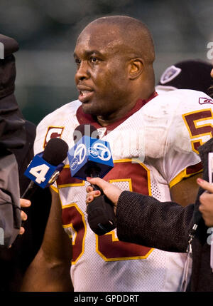 Décembre 13, 2009 ; Oakland, CA, USA ; Washington Redskins secondeur London Fletcher (59) après le match contre les Raiders d'Oakland au Oakland-Alameda County Coliseum. Oakland 34-13 Washington défait. Banque D'Images