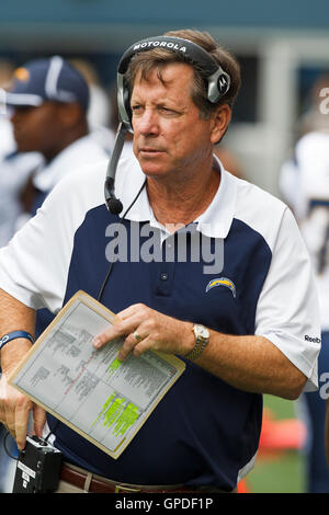 Septembre 26, 2010 ; Seattle, WA, USA ; l'entraîneur-chef des San Diego Chargers Norv Turner à l'écart pendant le premier trimestre contre les Seattle Seahawks à Qwest Field. Banque D'Images