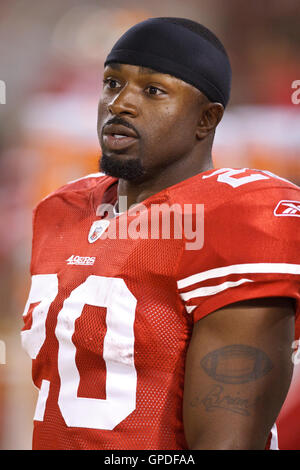 10 octobre 2010, San Francisco, CA, USA ; San Francisco 49ers d'utiliser de nouveau brian westbrook (20) montres le jeu de l'écart au quatrième trimestre contre les Philadelphia Eagles à candlestick park. Les aigles défait les 49ers 27-24. Banque D'Images