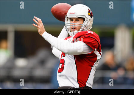 Le 24 octobre 2010, Seattle, WA, USA ; Arizona Cardinals quarterback max hall (6) se réchauffe avant le match contre les Seahawks de Seattle à Qwest Field. Banque D'Images