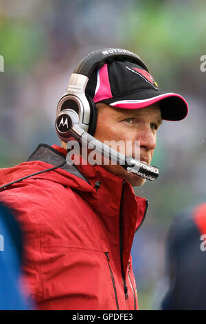 Le 24 octobre 2010, Seattle, WA, USA ; Arizona Cardinals entraîneur Ken Whisenhunt en marge au cours du deuxième trimestre contre les Seattle Seahawks à Qwest Field. Banque D'Images