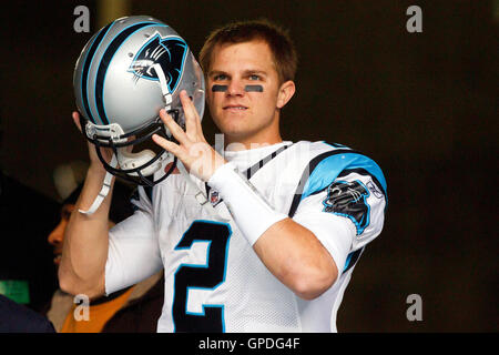 5 décembre 2010, Seattle, WA, USA ; Carolina Panthers quarterback Jimmy Clausen (2) entre dans le champ avant le match contre les Seahawks de Seattle à Qwest Field. Banque D'Images