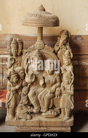 Statue de sculpture en bois RAM Darbar, Jagdalpur, Bastar, Chhattisgarh, Inde, Asie Banque D'Images