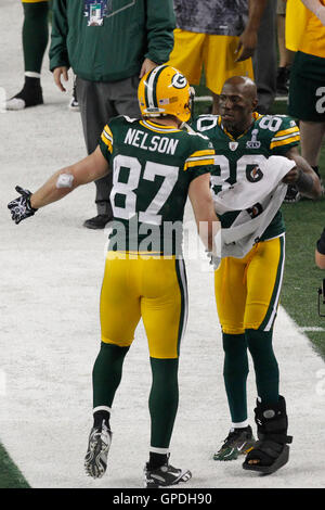 6 février 2011 ; Arlington, TX, États-Unis ; Donald Driver (80), receveur des Packers de Green Bay, félicite le receveur des Packers de Wide Jordy Nelson (87) après un touchdown contre les Steelers de Pittsburgh lors de la deuxième mi-temps du Super Bowl XLV au Cowboys Stadium. déf. Green Bay Banque D'Images