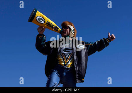 Feb 6, 2011, à Arlington, TX, USA ; un ventilateur de la Green Bay Packers cheers avant le Super Bowl XLV contre les Steelers de Pittsburgh au Cowboys Stadium. Green Bay Pittsburgh défait 31-25. Banque D'Images