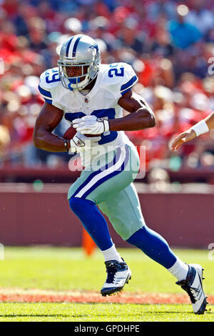 18 septembre, 2011 ; San Francisco, CA, USA ; Dallas Cowboys running back demarco Murray (29) se précipite, champ contre les san Francisco 49ers au cours du troisième trimestre à candlestick park. dallas battu san francisco 27-24 en prolongation. Banque D'Images
