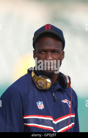 Oct 2, 2011 ; Oakland, CA, USA ; New England Patriots le receveur Chad Ochocinco (85) se réchauffe avant le match contre les Raiders d'Oakland à O.co Coliseum. Nouvelle Angleterre défait Oakland 31-19. Banque D'Images
