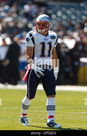 2 octobre 2011 ; Oakland, CALIFORNIE, États-Unis ; Julian Edelman (11 ans), receveur des Patriots de la Nouvelle-Angleterre, se réchauffe avant le match contre les Raiders d'Oakland à l'O.co Coliseum. La Nouvelle-Angleterre bat Oakland 31-19. Banque D'Images