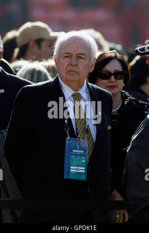 Jan 14, 2012 ; San Francisco, CA, USA, New Orleans Saints propriétaire tom Benson (à gauche) et sa femme Gayle Benson (droit) voir les échauffements avant 2011 de la division nfc match contre les san Francisco 49ers à candlestick park. Banque D'Images