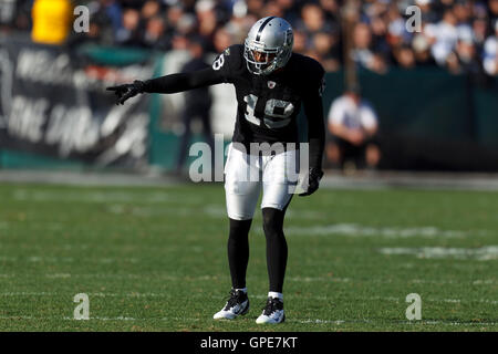 Jan 1, 2012 ; Oakland, CA, USA ; Oakland Raiders wide receiver Louis Murphy (18 lignes) pour un jouer contre les Chargers de San Diego au cours du deuxième trimestre à O.co Coliseum. San Diego Oakland défait 38-26. Banque D'Images