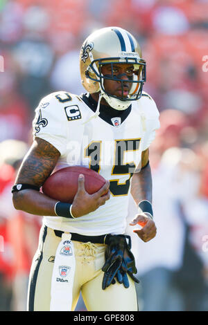 Jan 14, 2012 ; San Francisco, CA, USA, New Orleans Saints wide receiver Courtney Roby (15) se réchauffe avant le match de la division NFC 2011 contre les San Francisco 49ers à Candlestick Park. San Francisco a défait la Nouvelle Orléans 36-32. Banque D'Images