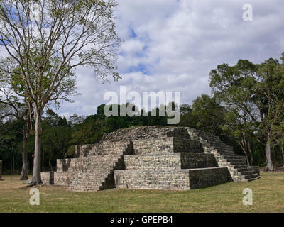 MAYA Copan Ruinas/HONDURAS - CIRCA MARS 2012 : Vue de la pyramide Maya principal sur le site archéologique maya de Copan Ruinas Banque D'Images