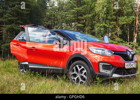 Novorossiysk, Russie - le 19 août 2016 : Renault Kaptur avec portes ouvertes. Il s'agit d'une version russe du crossover Captur Renault Banque D'Images