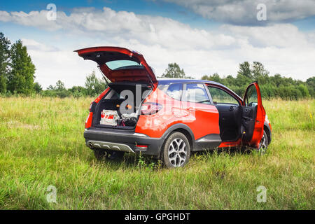 Novorossiysk, Russie - le 19 août 2016 : Renault Kaptur avec portes ouvertes, version russe du crossover Captur Renault sous-compacte Banque D'Images