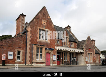 Vue extérieure de la gare d'Axminster conçu par l'architecte William Tite en 1860 dans le Devon, England UK KATHY DEWITT Banque D'Images