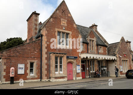 Vue extérieure de la gare d'Axminster conçu par l'architecte William Tite en 1860 dans le Devon, England UK KATHY DEWITT Banque D'Images